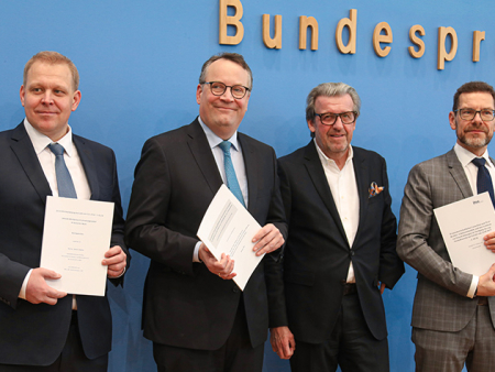 Präsentation der Arbeitszeitgutachten auf der BPK / Foto © Gesamtmetall