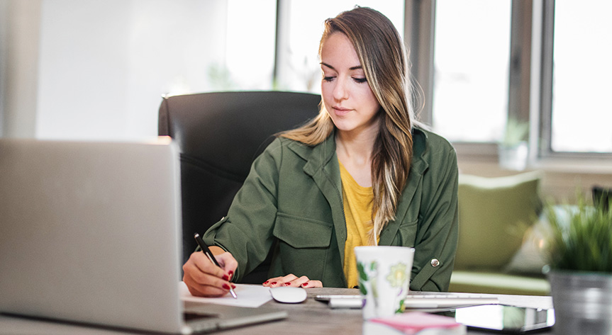 Stellenanzeige Ausbildung Kaufmann/-frau für Büromanagement (gn) / Foto © AdobeStock/Milica