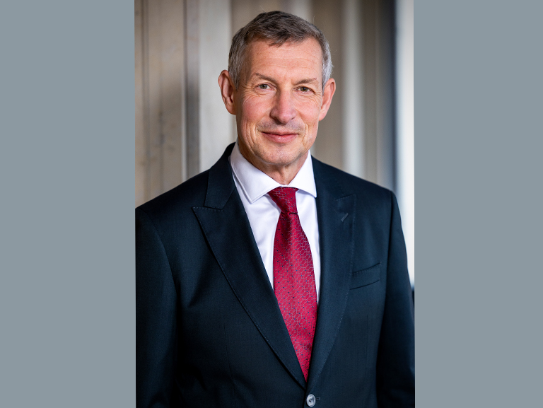 Das Bild zeigt den Gesamtmetall-Präsidenten Dr. Udo Dinglreiter.