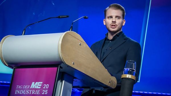 TIM KLÜS­SEN­DORF, MdB, Gene­ral­se­kretär der SPD // Tag der M+E-Industrie 2025